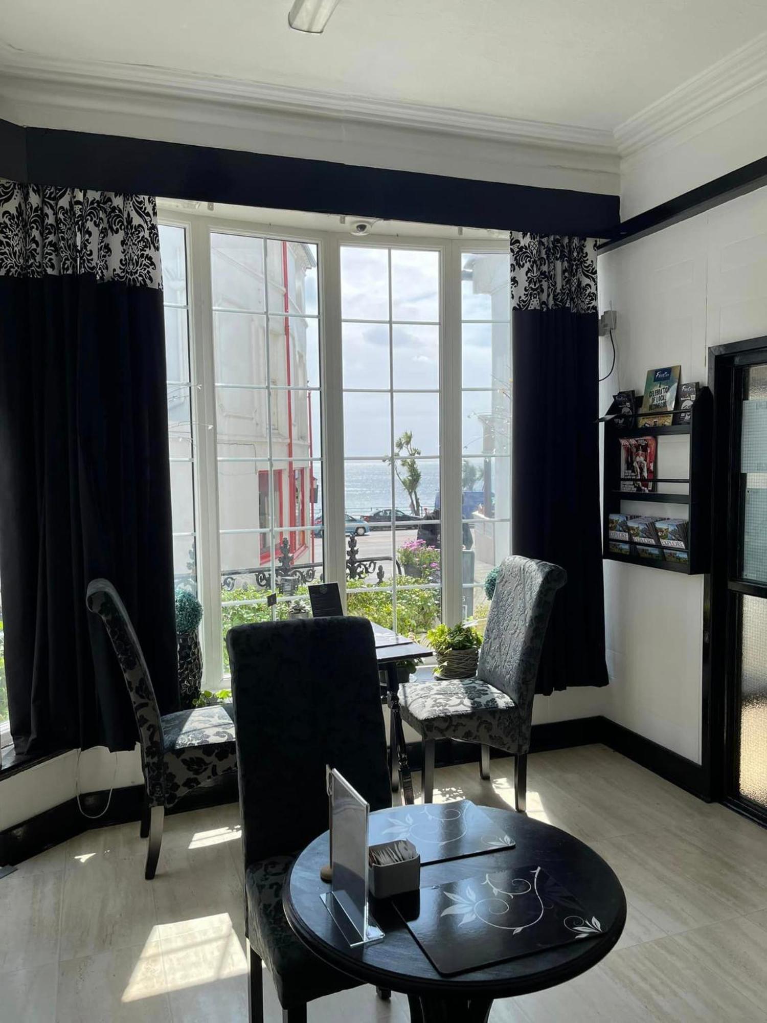 Edelweiss Guest House Дуглас Екстер'єр фото