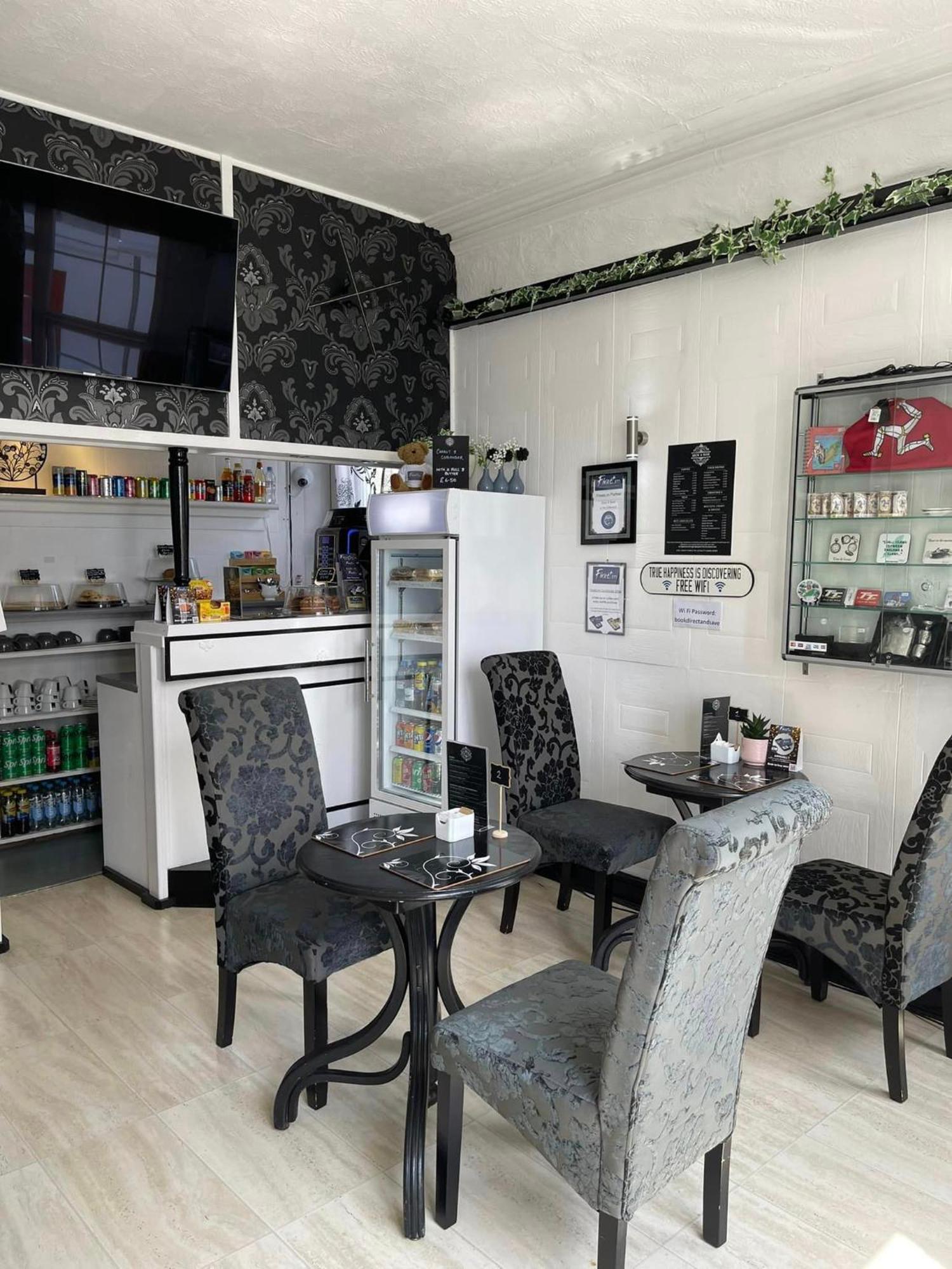 Edelweiss Guest House Дуглас Екстер'єр фото