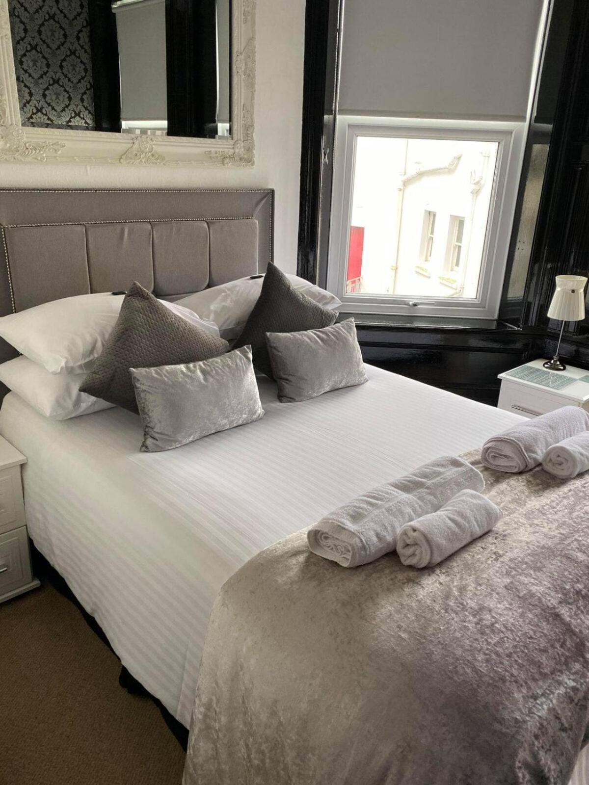 Edelweiss Guest House Дуглас Екстер'єр фото