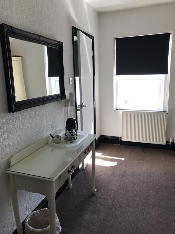 Edelweiss Guest House Дуглас Екстер'єр фото