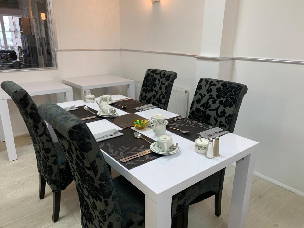 Edelweiss Guest House Дуглас Екстер'єр фото